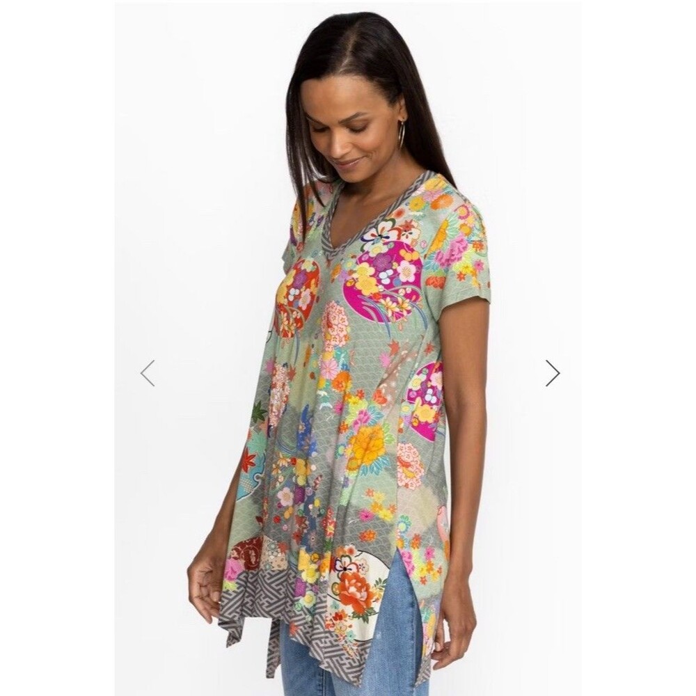 Johnny Was Lapin Drape Tunic Top Womens Medium Floral Bunnies Rabbits Shirt